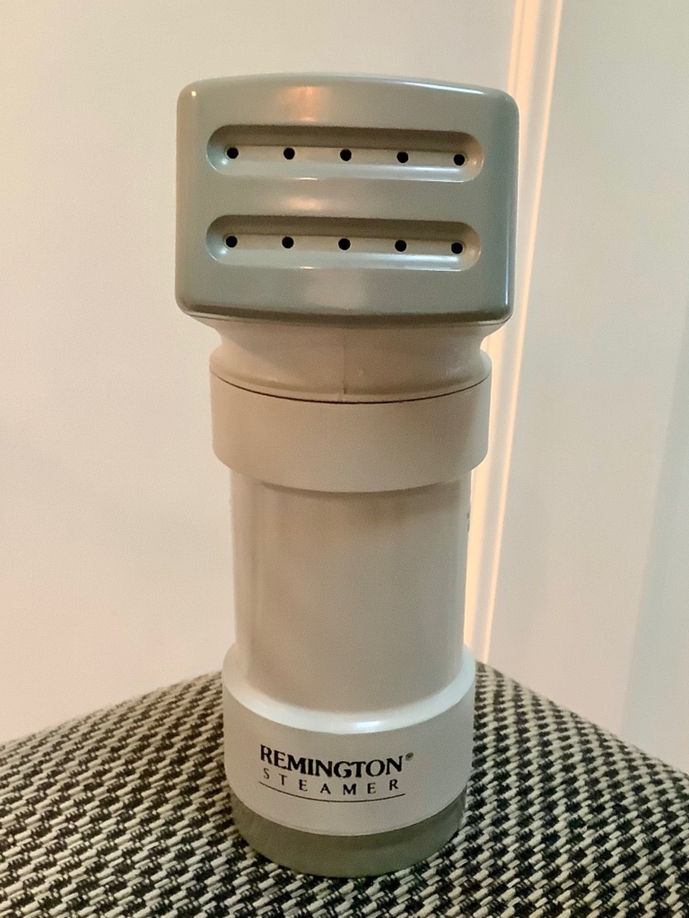 Remington Garmet Steamer With Folding Handle